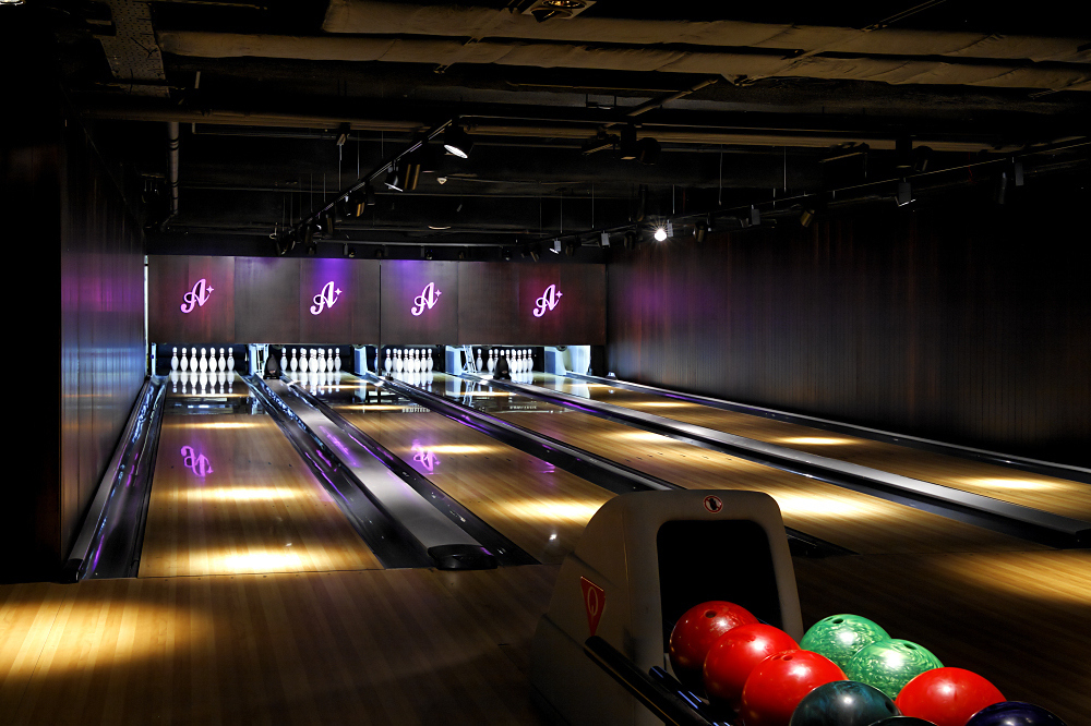  Strike a Deal with the Perfect Team Building Activity for Adults at the Bowling Center